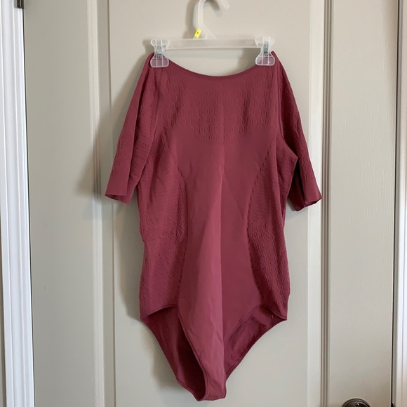 lululemon athletica Tops - Lululemon Bodysuit